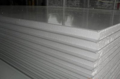 彩鋼巖棉板廠家：現在建筑工地上都使用這種彩鋼板！